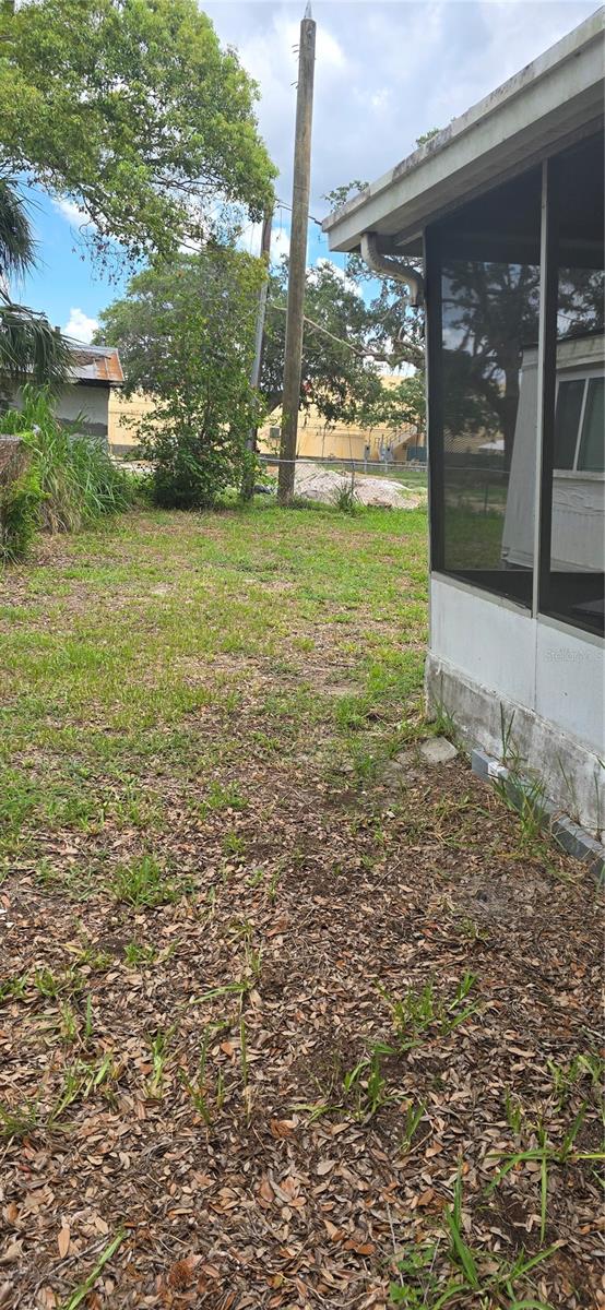 W7877040 Property Photo