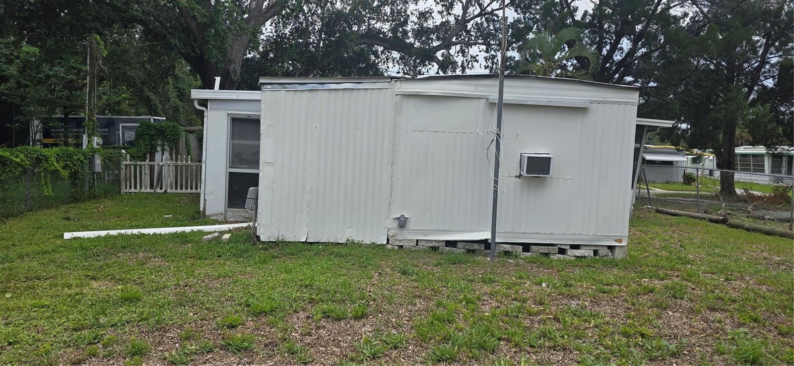 W7877040 Property Photo