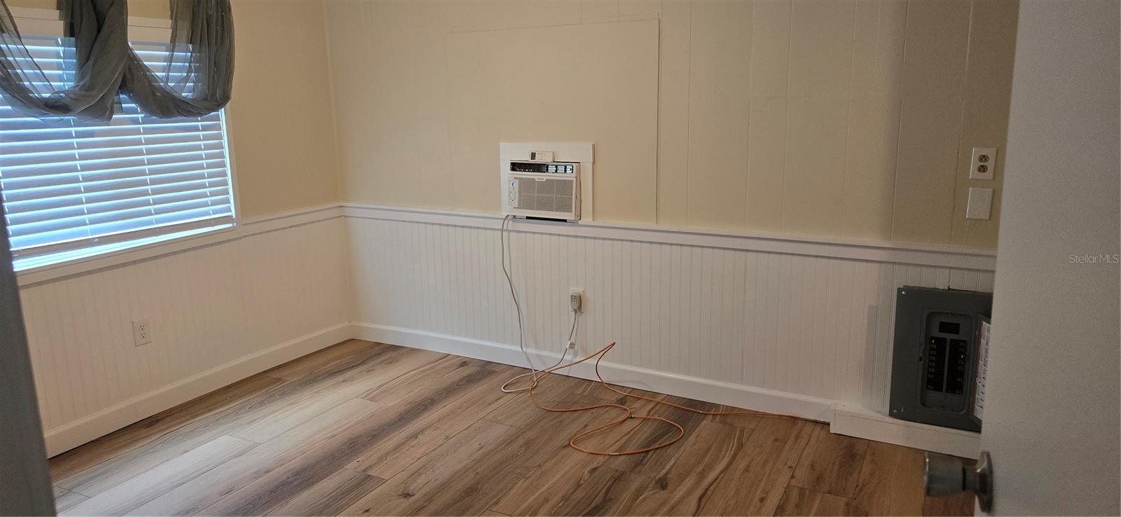 W7877040 Property Photo