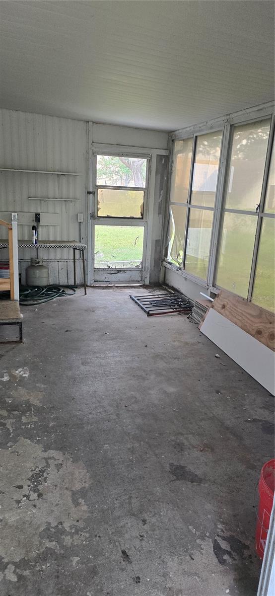 W7877040 Property Photo