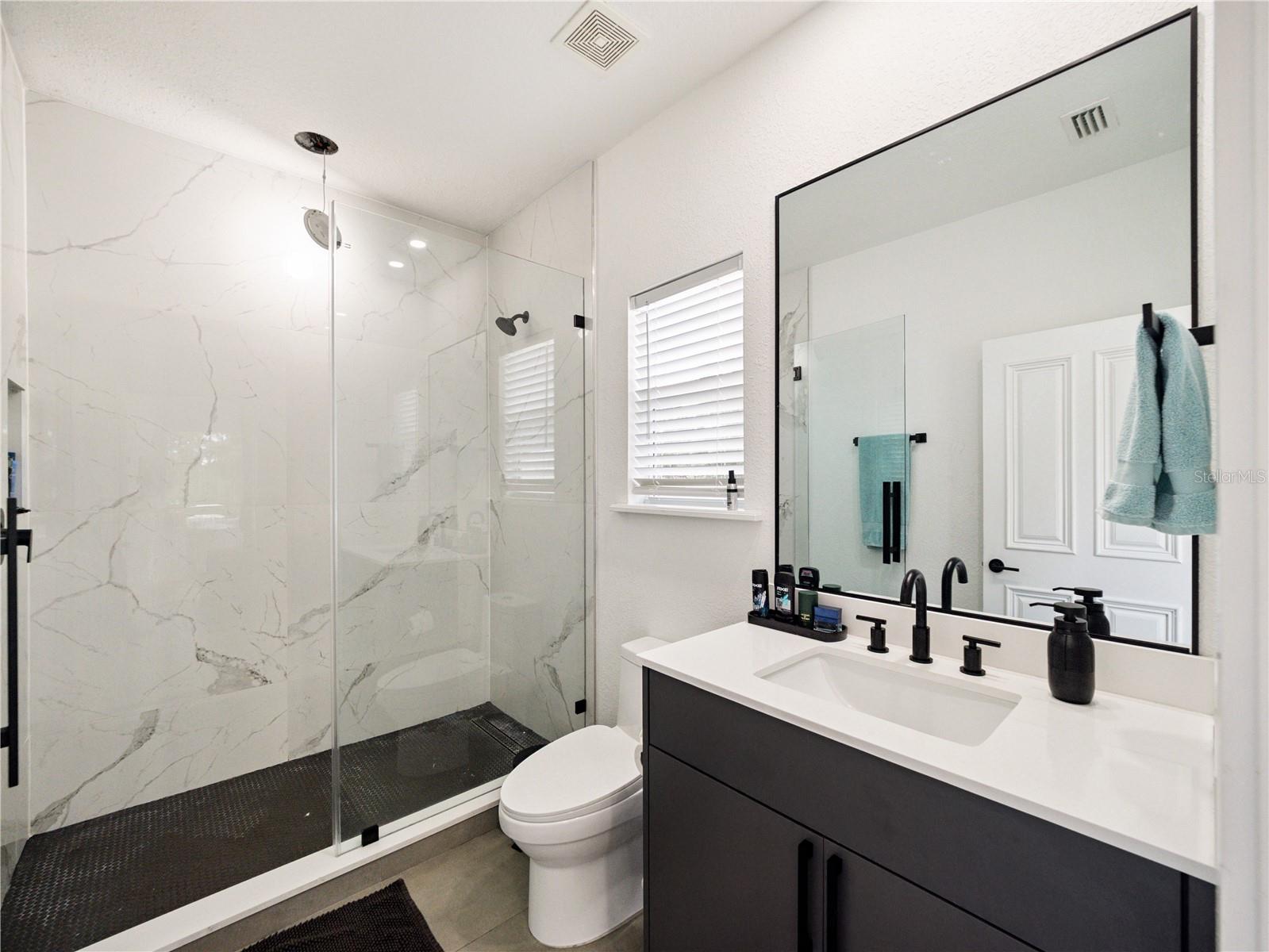 O6324381 Property Photo