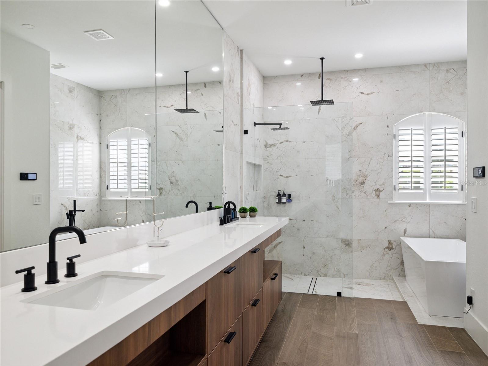 O6324381 Property Photo