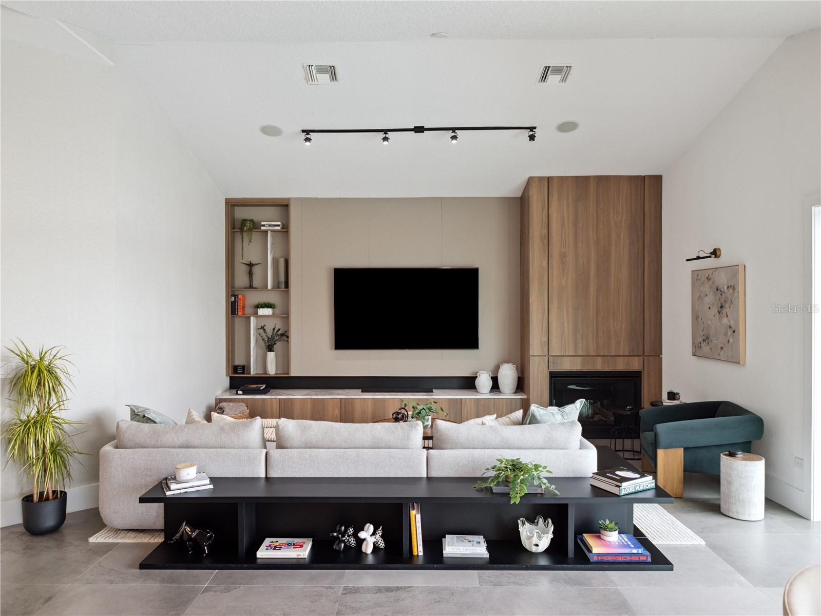 O6324381 Property Photo