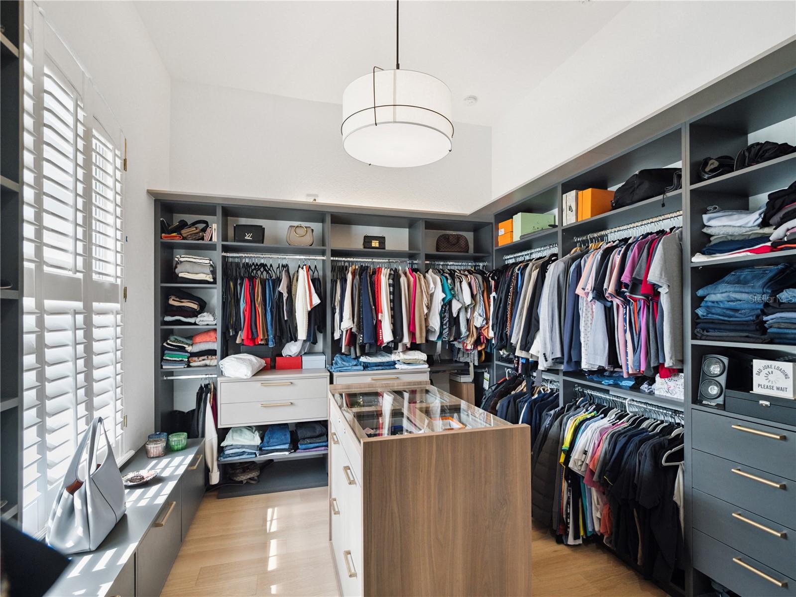 O6324381 Property Photo