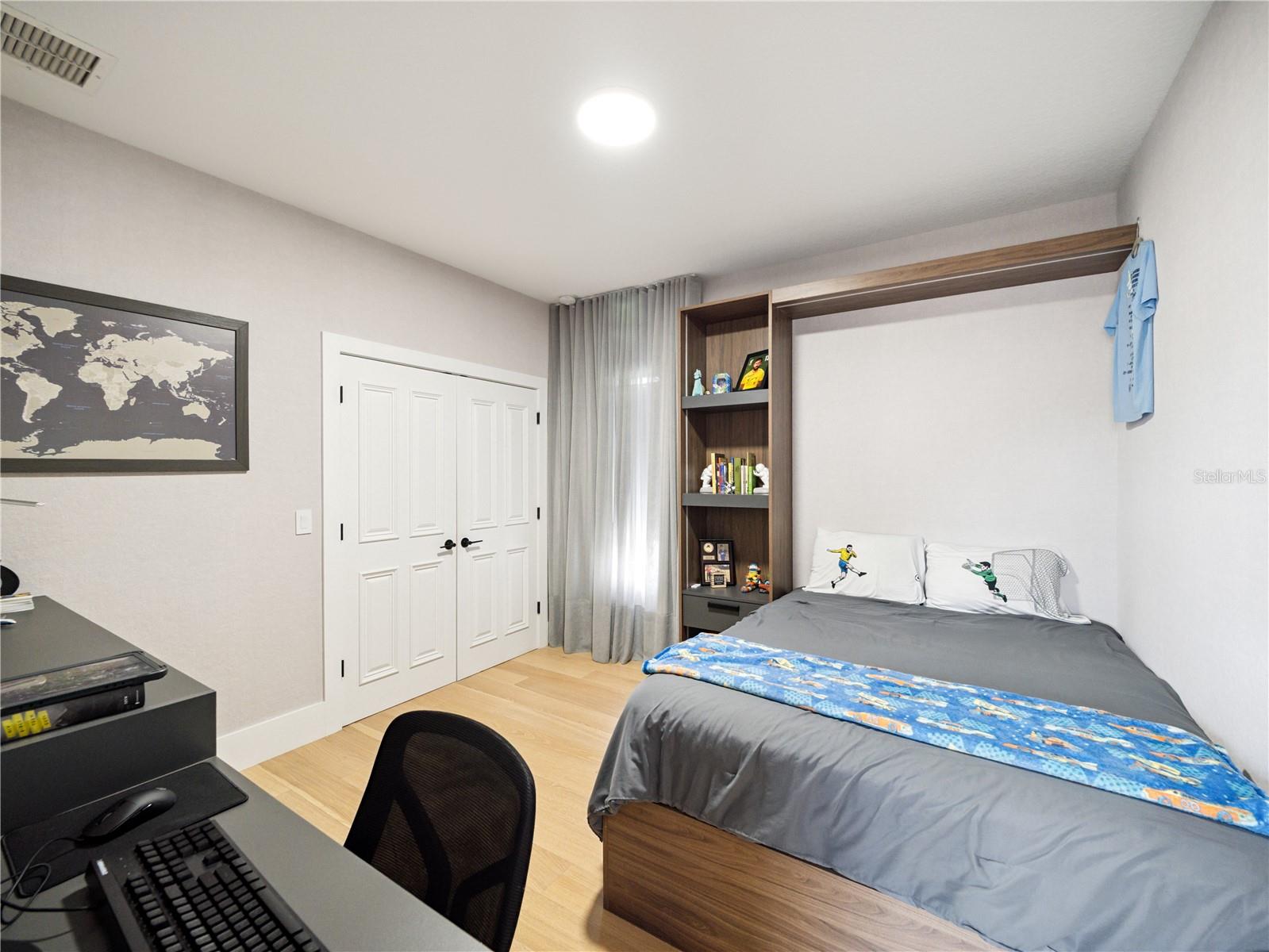 O6324381 Property Photo