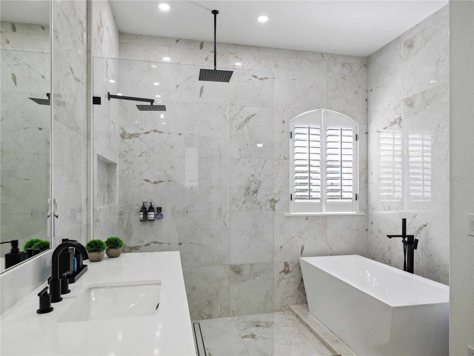 O6324381 Property Photo