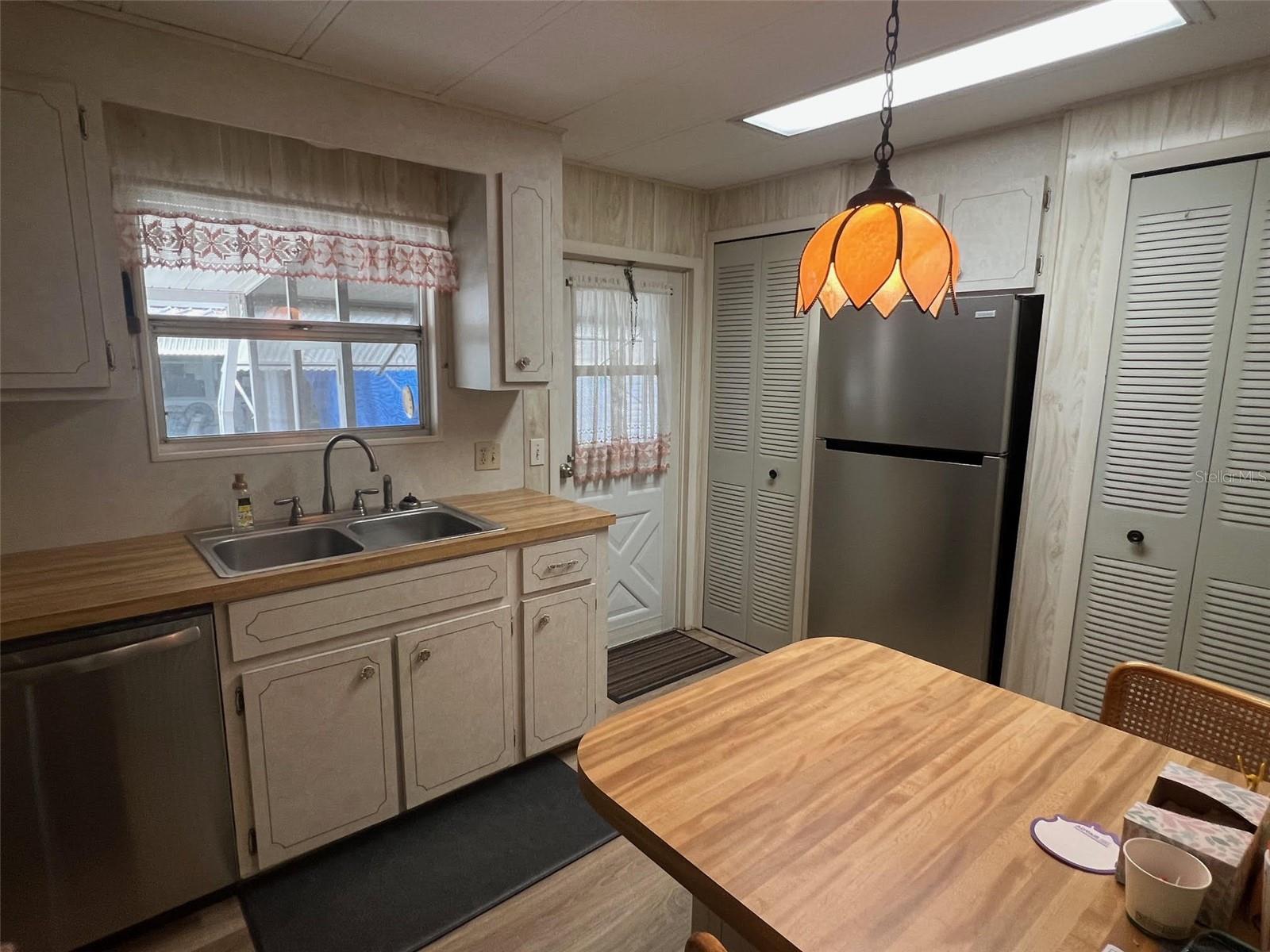 48 PALM FOREST DR, LARGO, FL, 33770