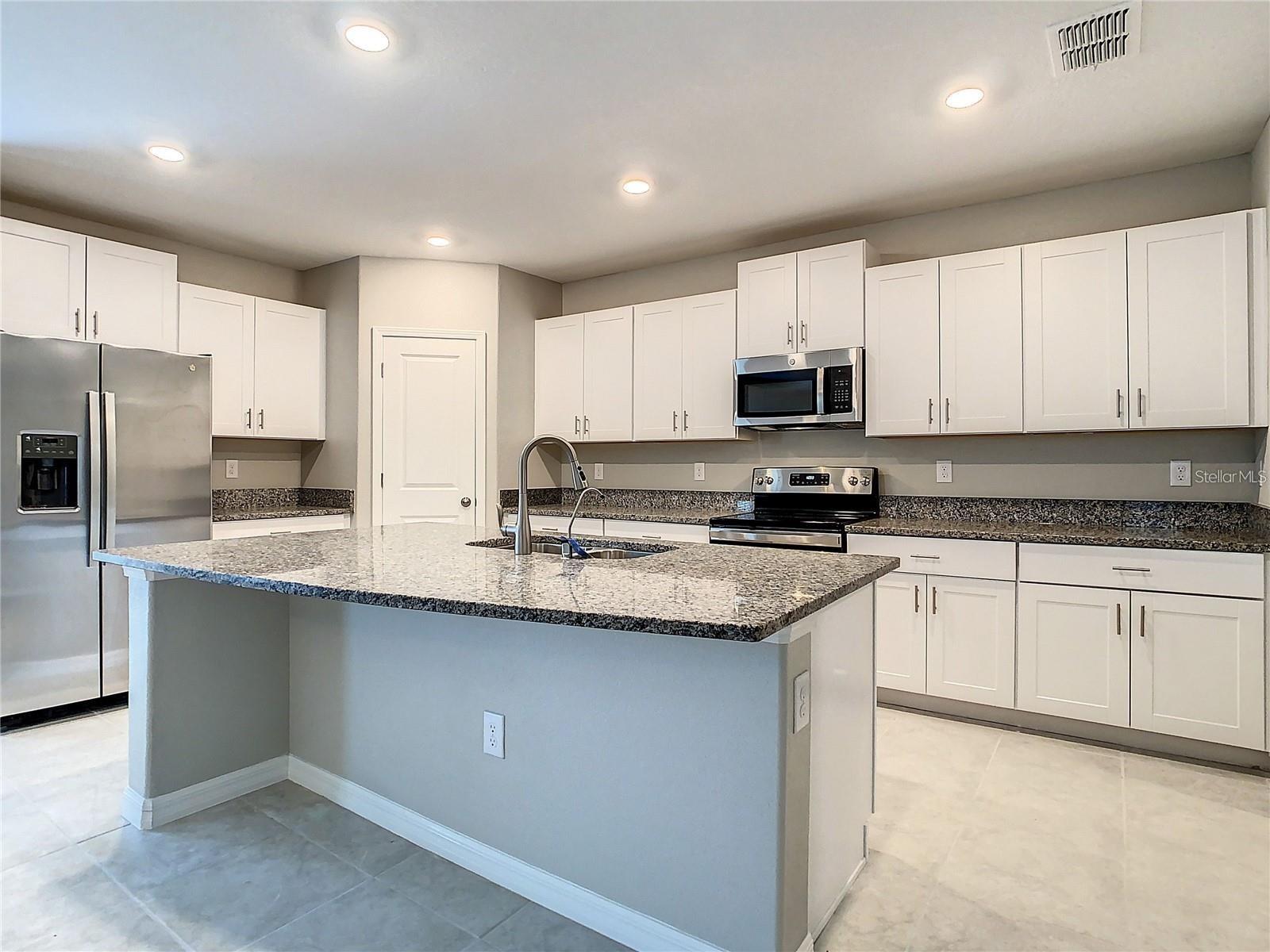 7022 KING CREEK DR, SUN CITY CENTER, FL, 33573