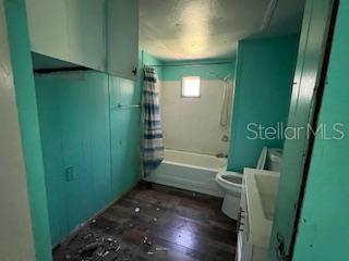 TB8404303 Property Photo