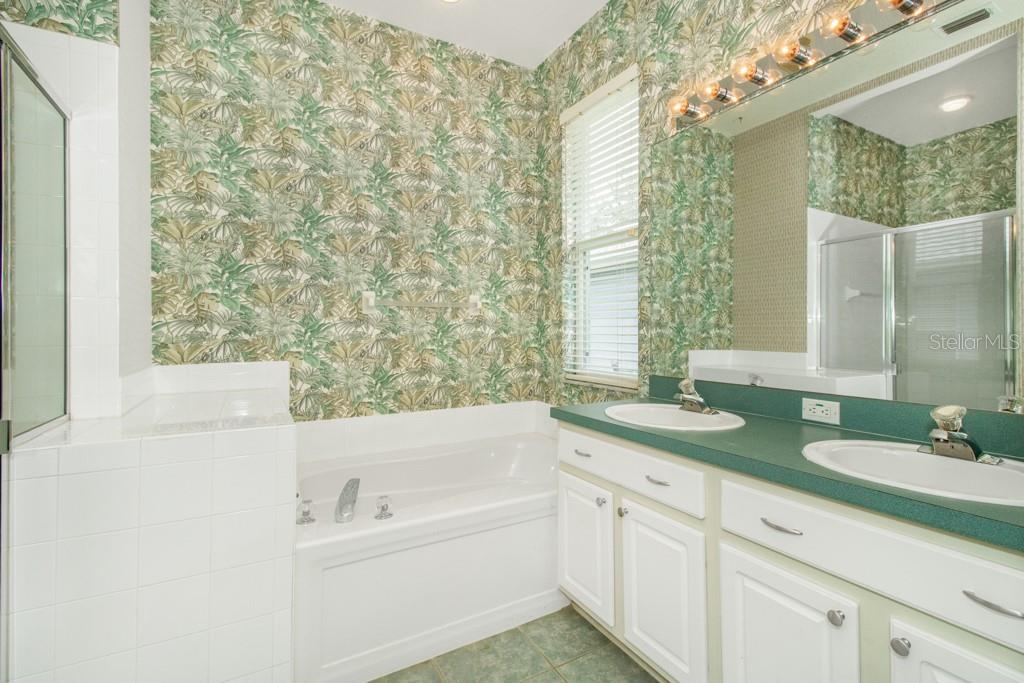 10136 KINGSBRIDGE AVE, TAMPA, FL, 33626