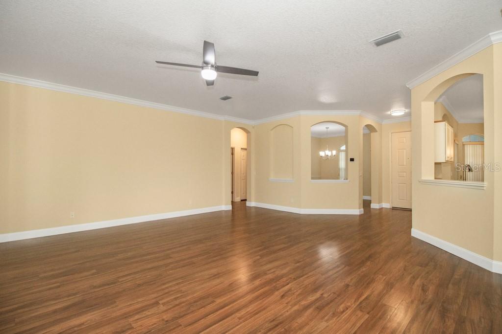 10136 KINGSBRIDGE AVE, TAMPA, FL, 33626