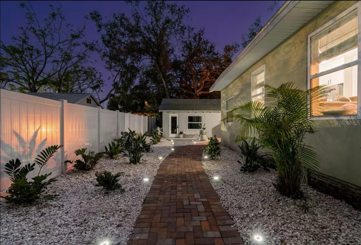 104 W CAYUGA ST, TAMPA, FL, 33603