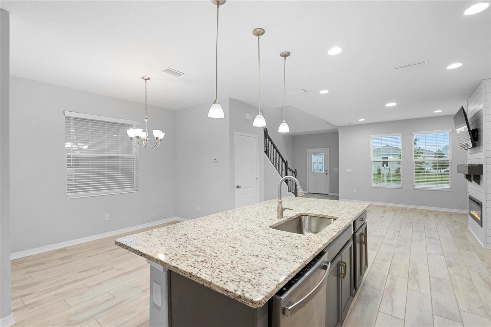 730 RIVINGTON AVE, DEBARY, FL, 32713