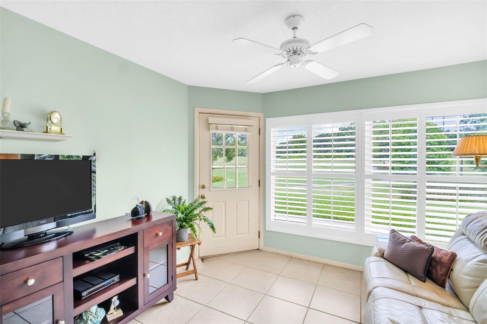 Access to your back patio that's big enough for for a grill & outdoor furniture~