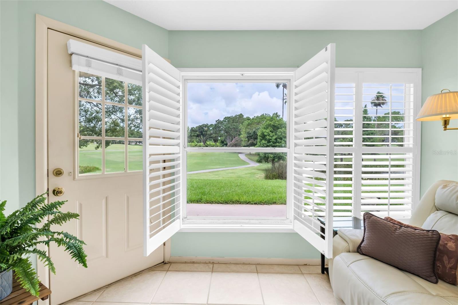 Stunning green golf views you'll love coming home to~