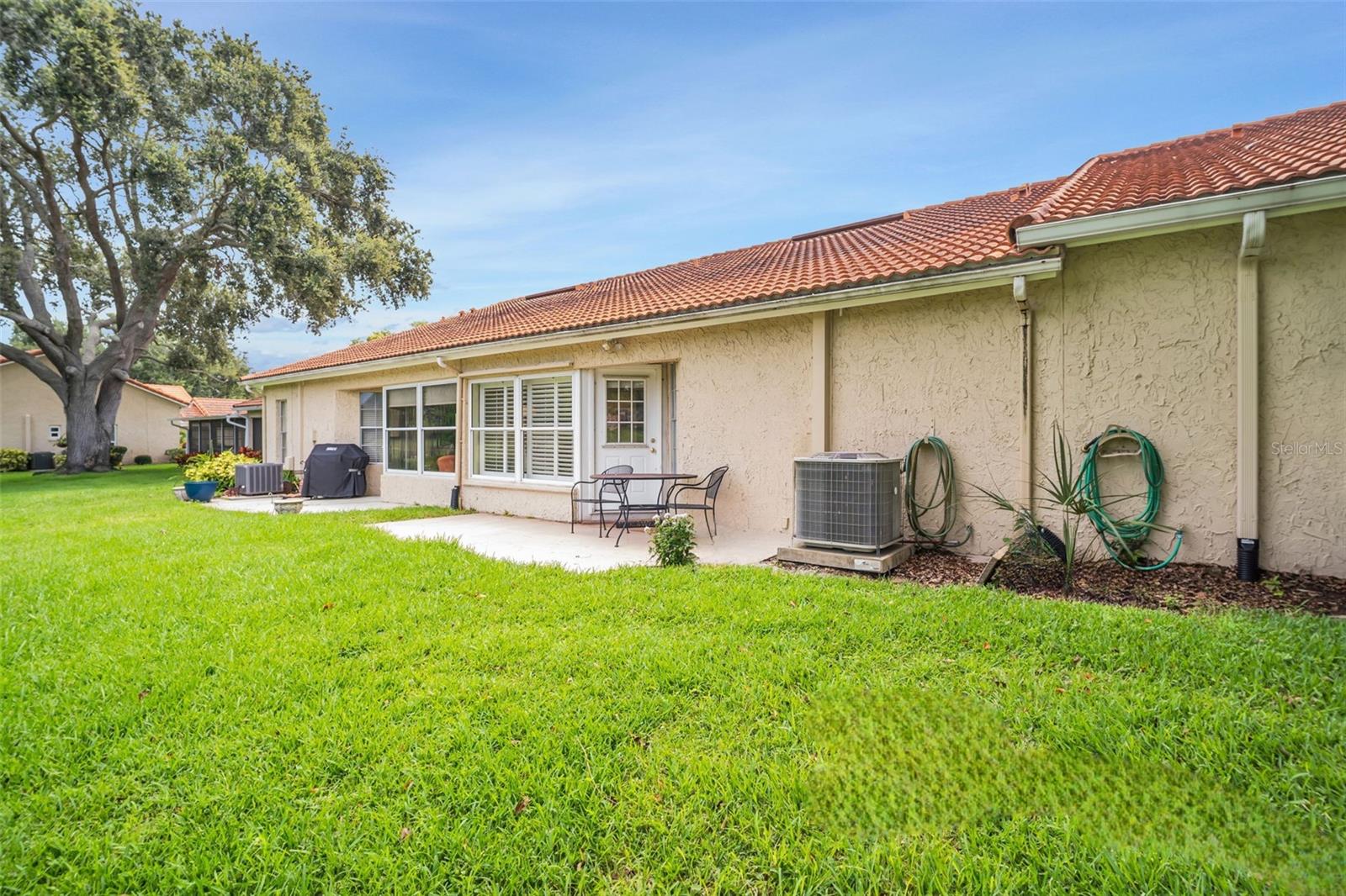 Nice sized back patio~