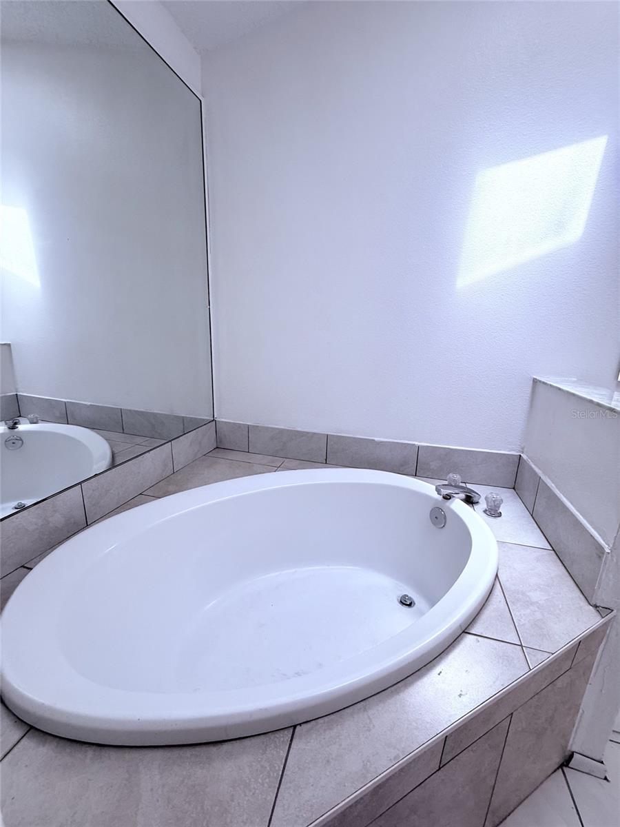 7219 EDGEWATER SHORES CT, ORLANDO, FL, 32810