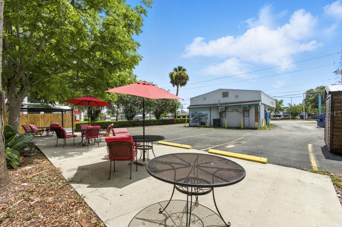 930 N WOODLAND BLVD, DELAND, FL, 32720