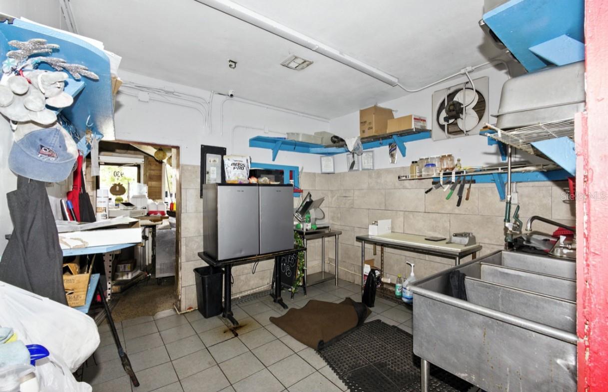 930 N WOODLAND BLVD, DELAND, FL, 32720