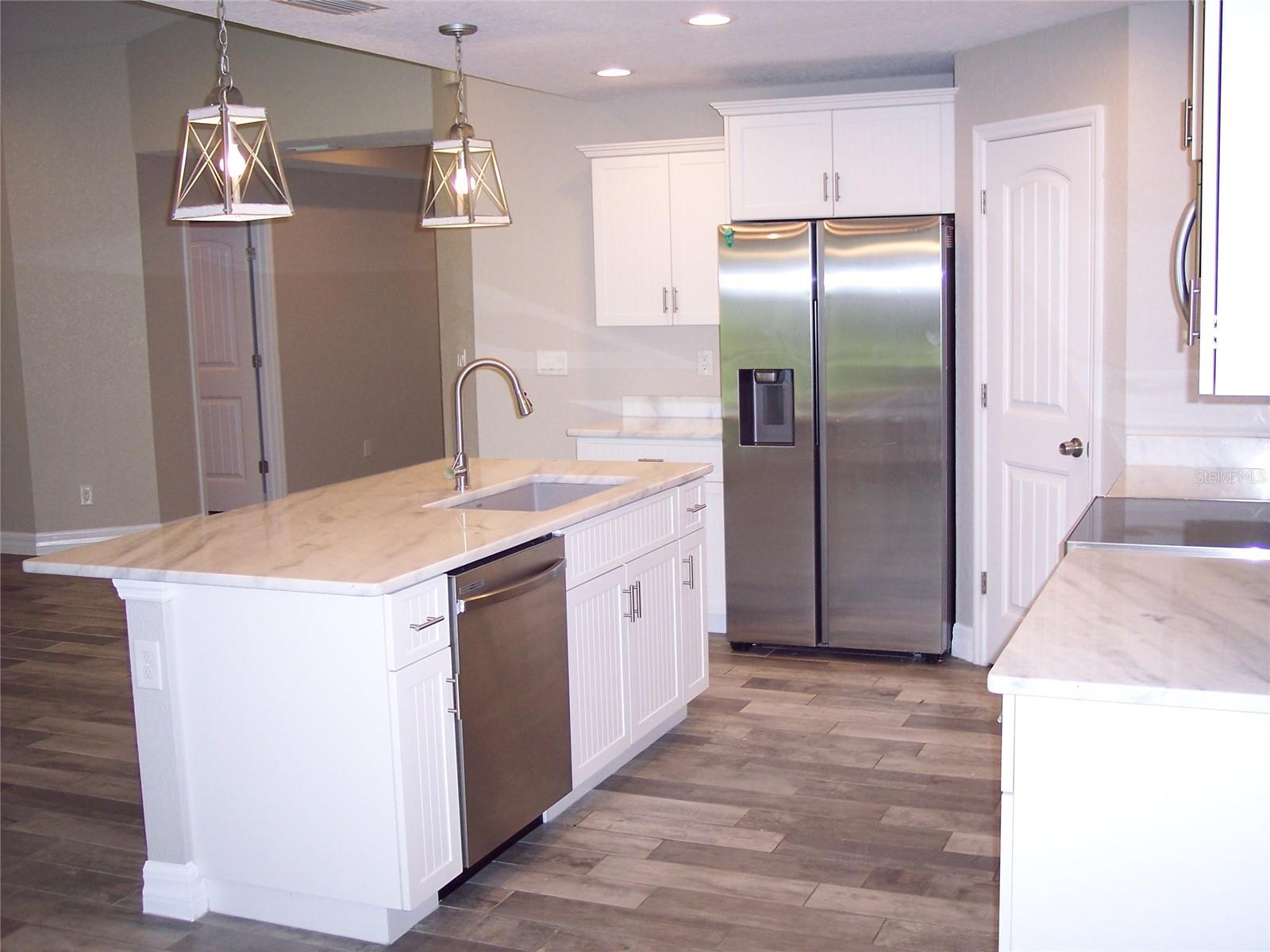 470 SUNSET RD N, ROTONDA WEST, FL, 33947