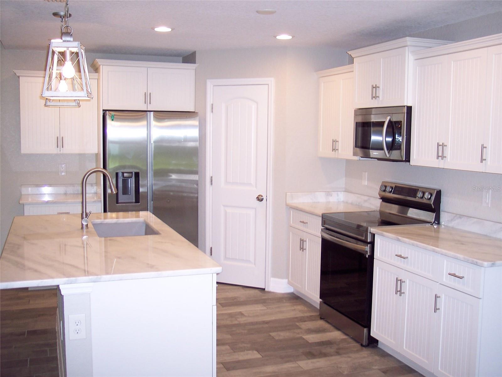 470 SUNSET RD N, ROTONDA WEST, FL, 33947