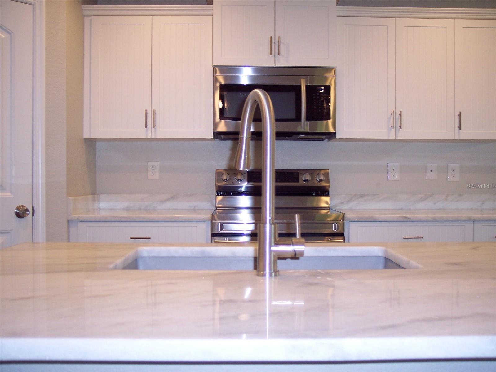 470 SUNSET RD N, ROTONDA WEST, FL, 33947