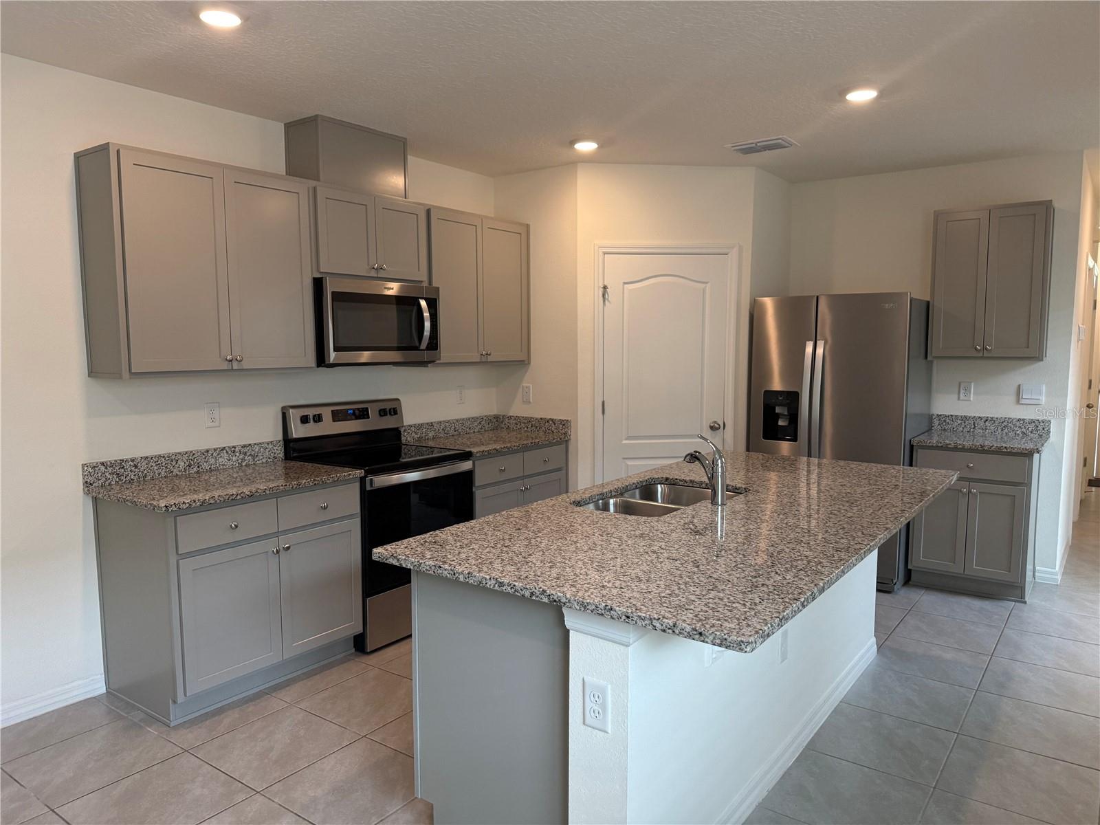 2646 ANGEL FALLS DR, DAVENPORT, FL, 33837