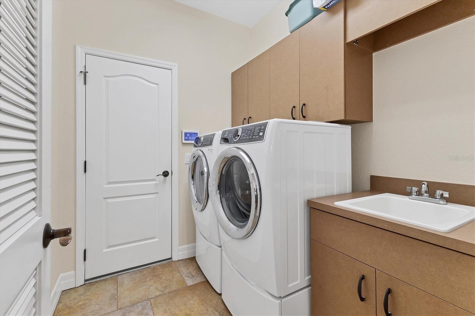 A4658089 Property Photo