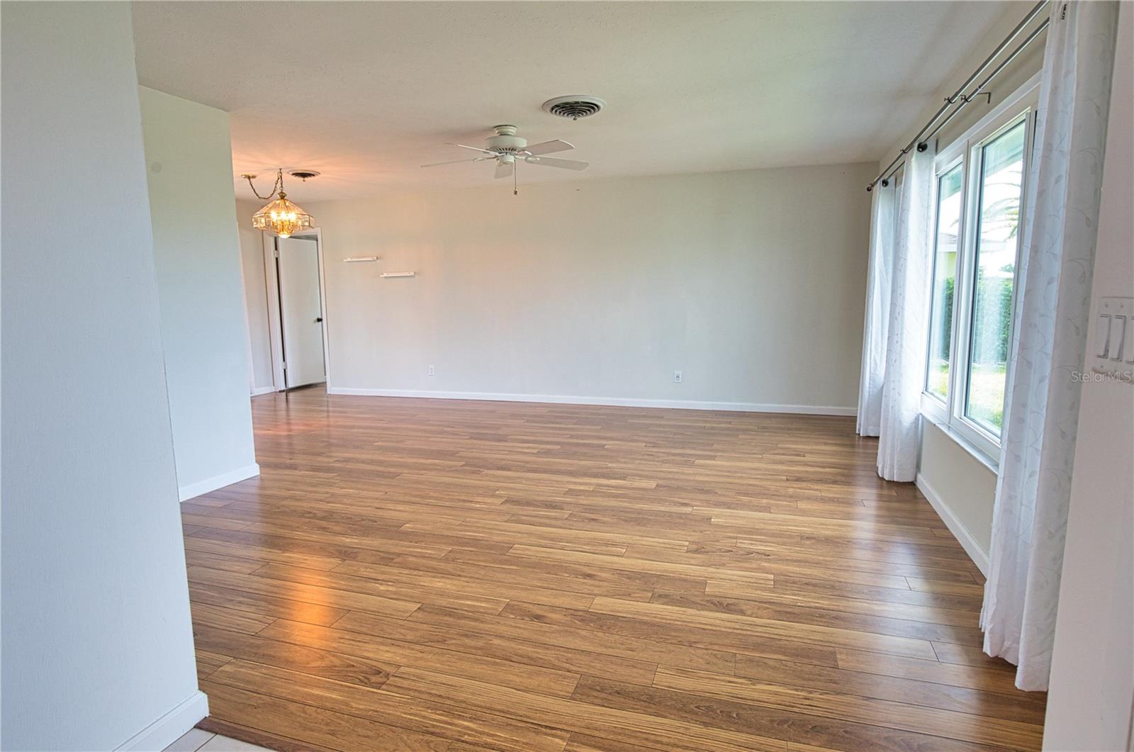 1325 CAMBRIDGE DR, VENICE, FL, 34293