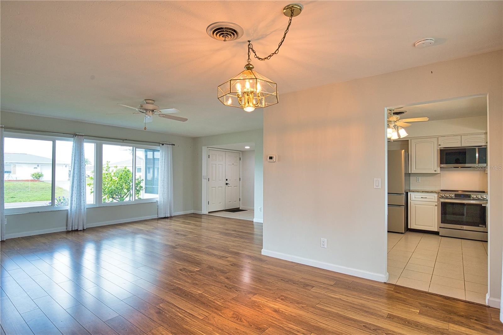 1325 CAMBRIDGE DR, VENICE, FL, 34293