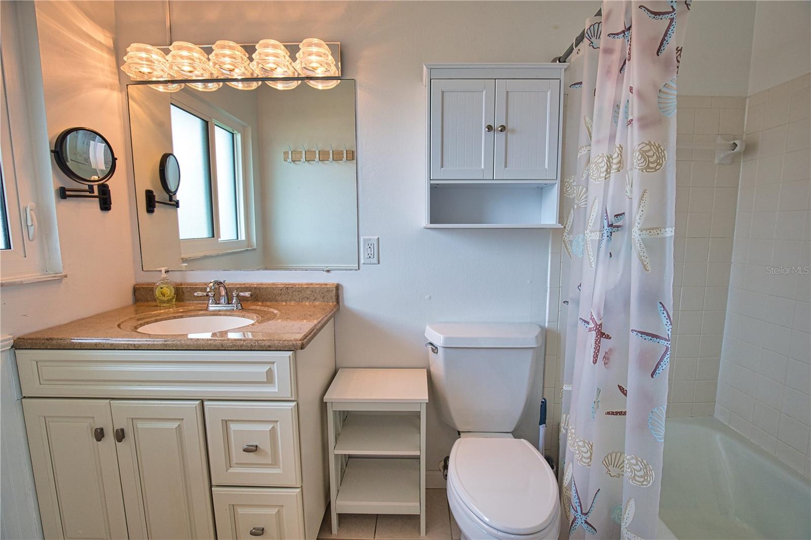 1325 CAMBRIDGE DR, VENICE, FL, 34293