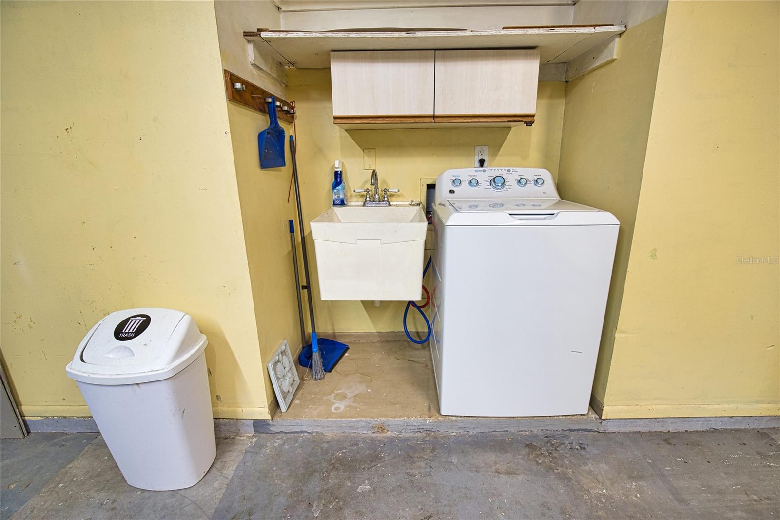 1325 CAMBRIDGE DR, VENICE, FL, 34293