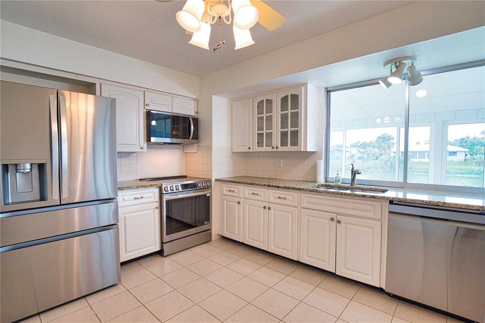 1325 CAMBRIDGE DR, VENICE, FL, 34293