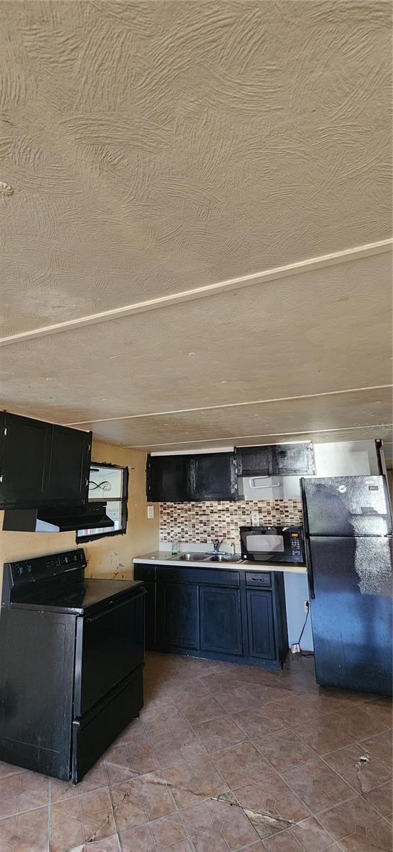 TB8404511 Property Photo