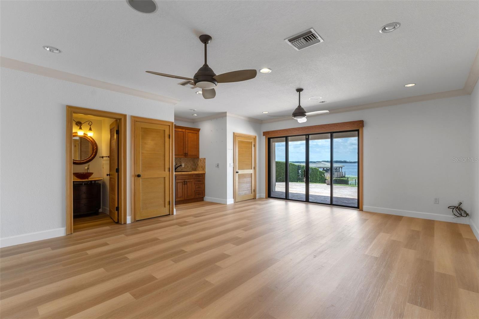 O6324706 Property Photo