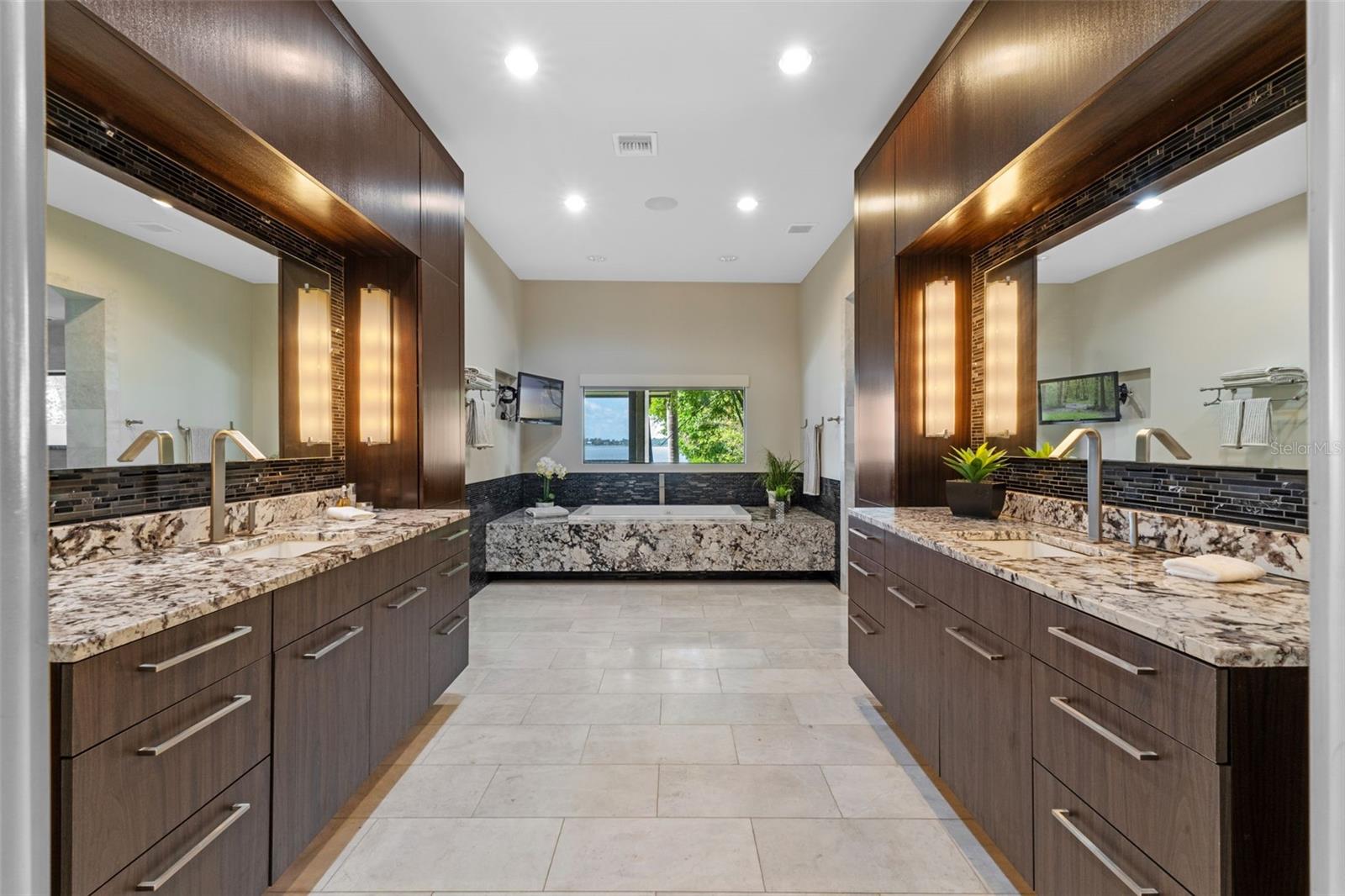 O6324706 Property Photo