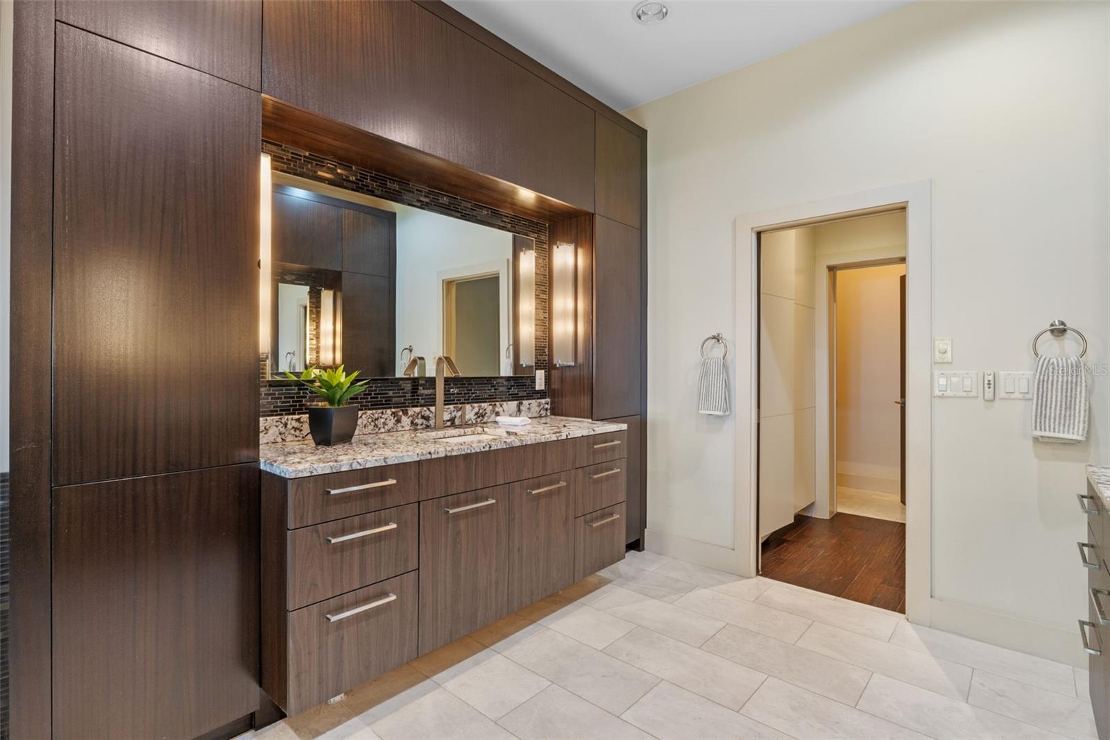 O6324706 Property Photo