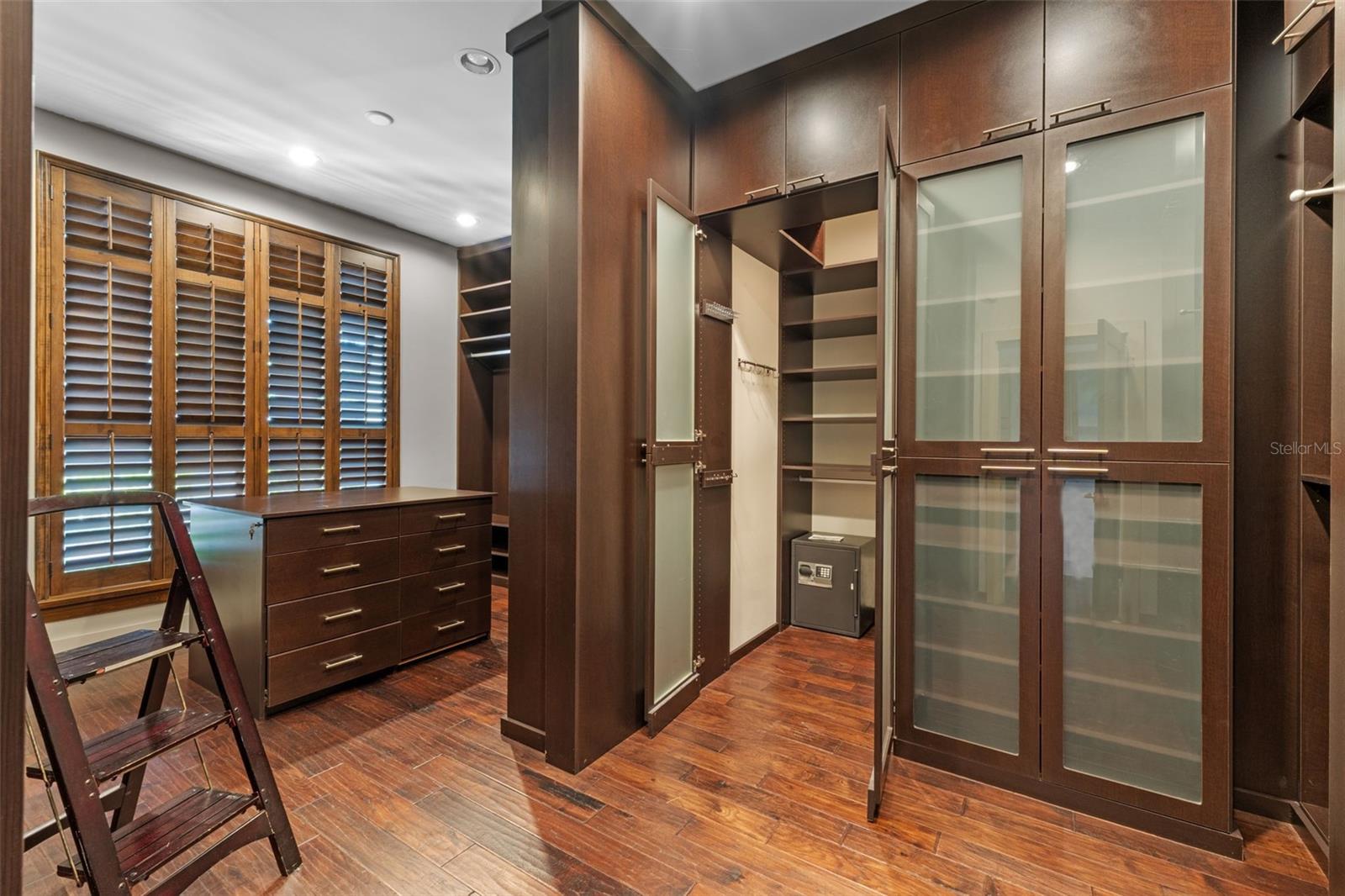 O6324706 Property Photo