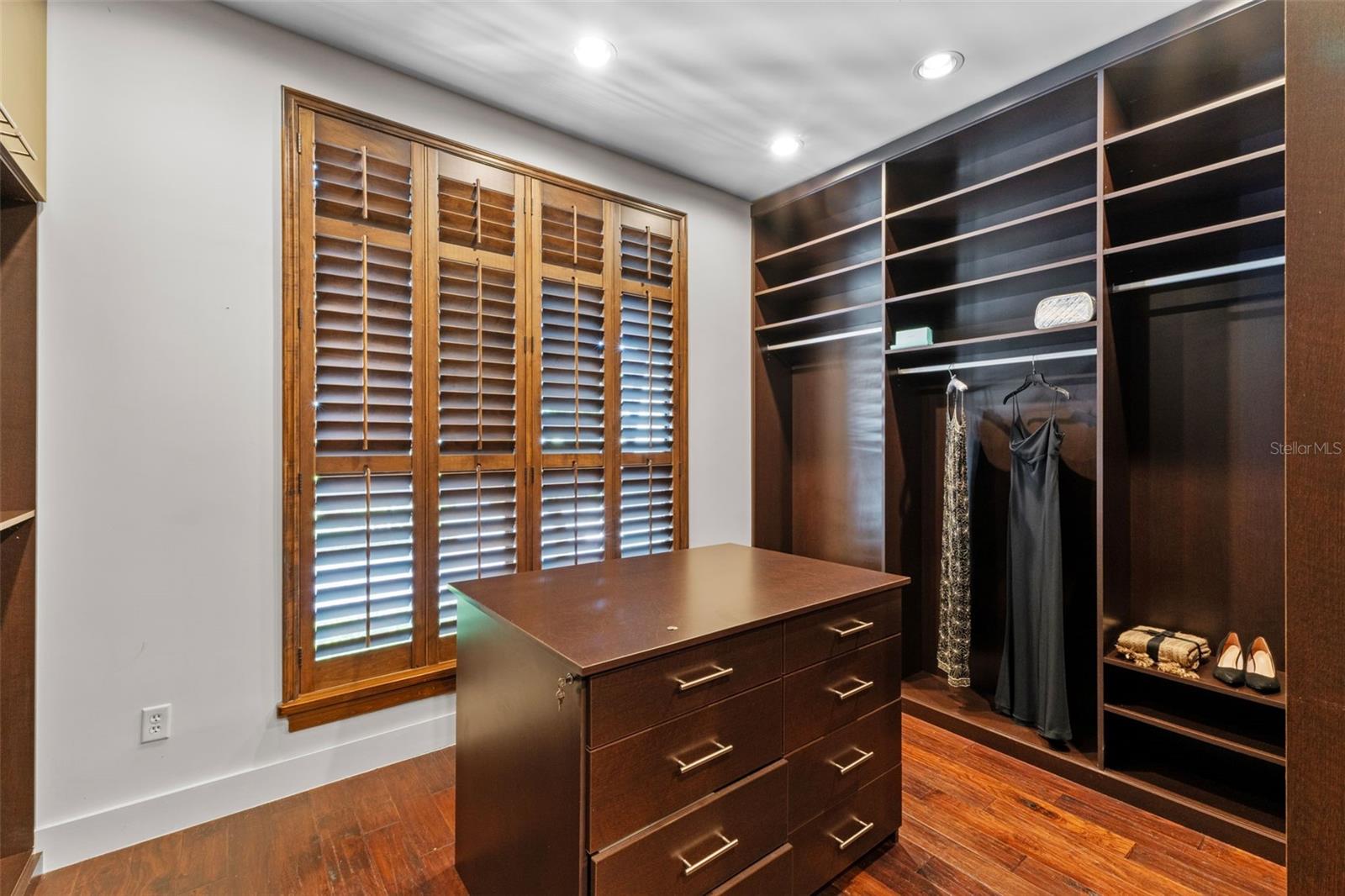 O6324706 Property Photo