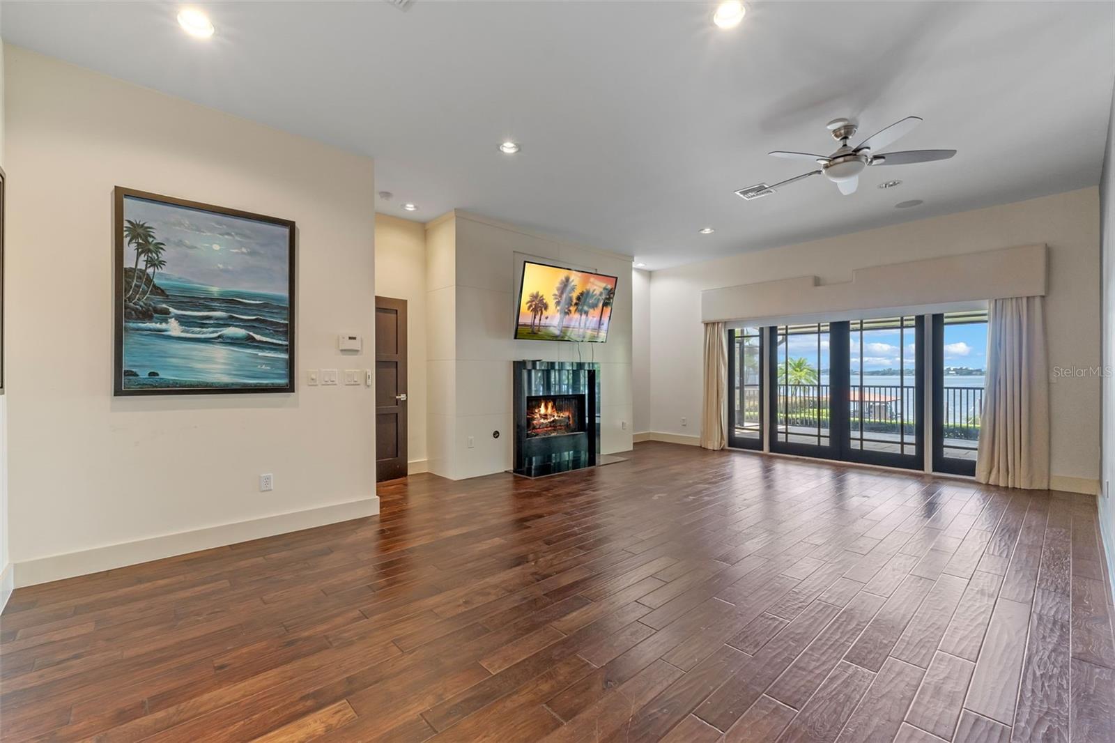 O6324706 Property Photo