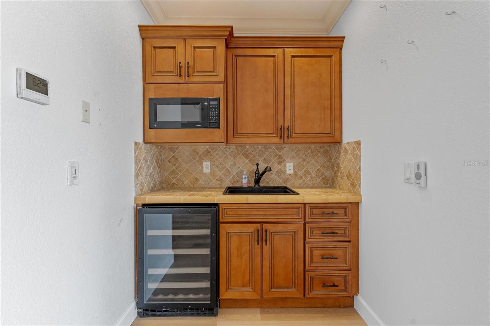 O6324706 Property Photo