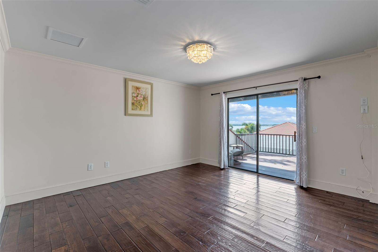 O6324706 Property Photo