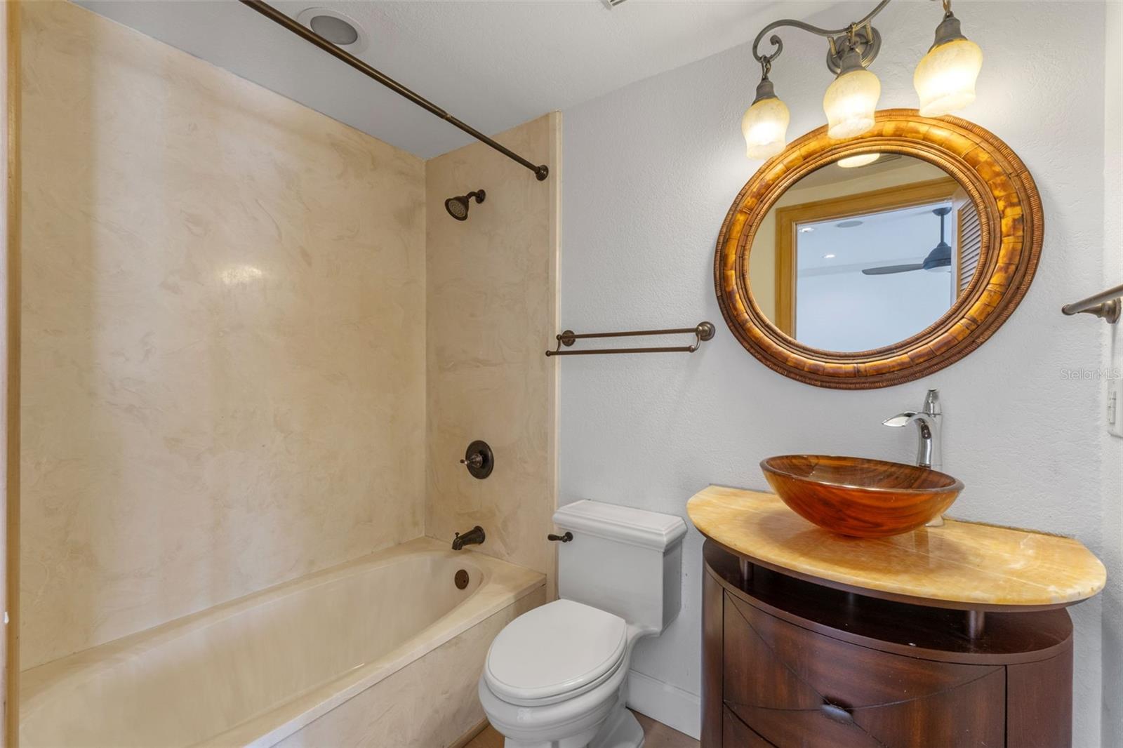 O6324706 Property Photo