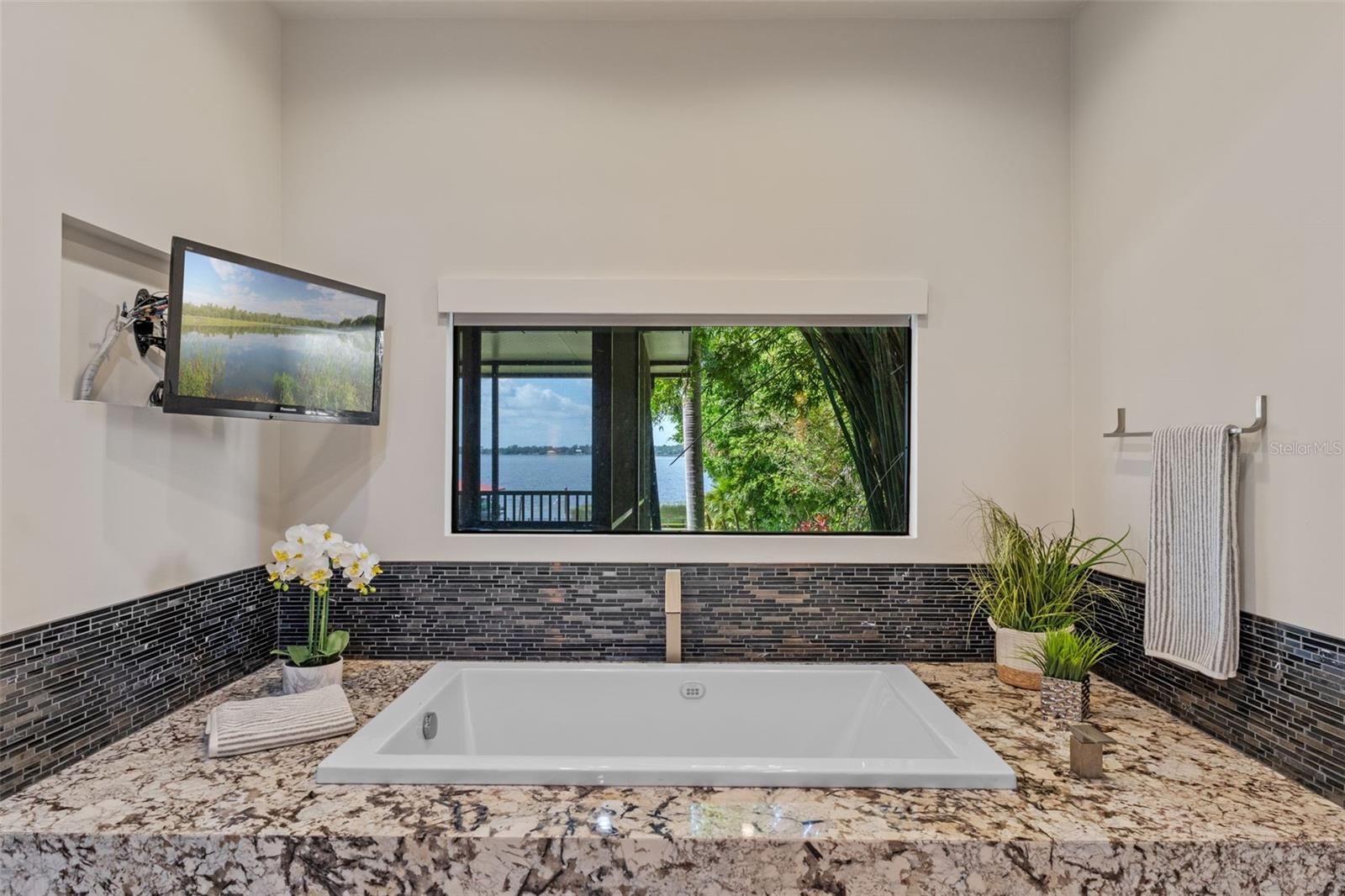 O6324706 Property Photo