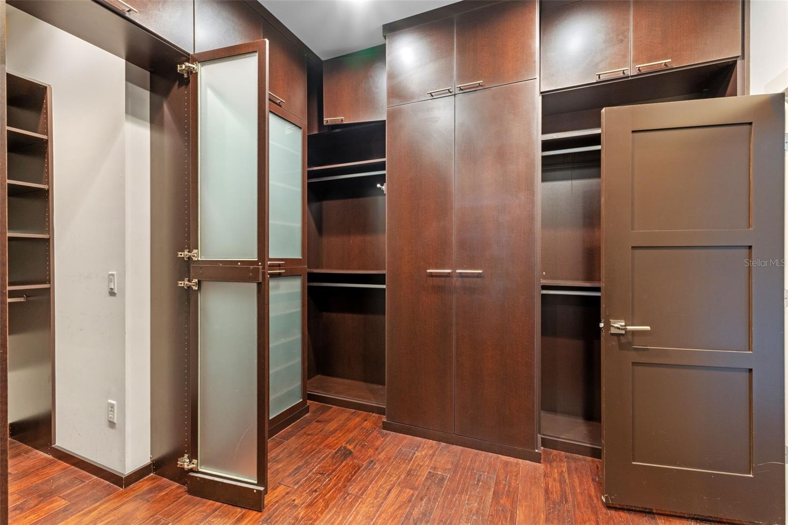 O6324706 Property Photo