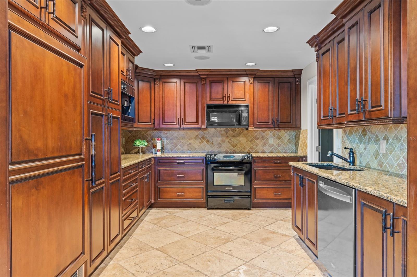 O6324706 Property Photo