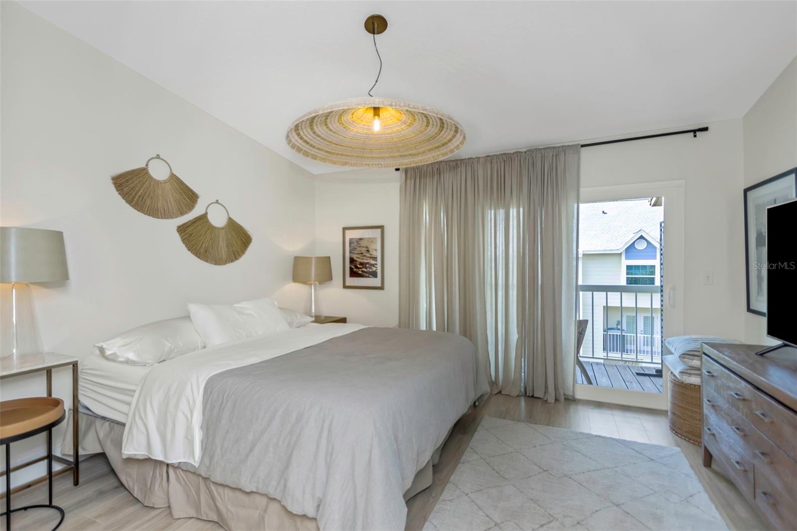 375 MADEIRA CIR, ST PETERSBURG, FL, 33715