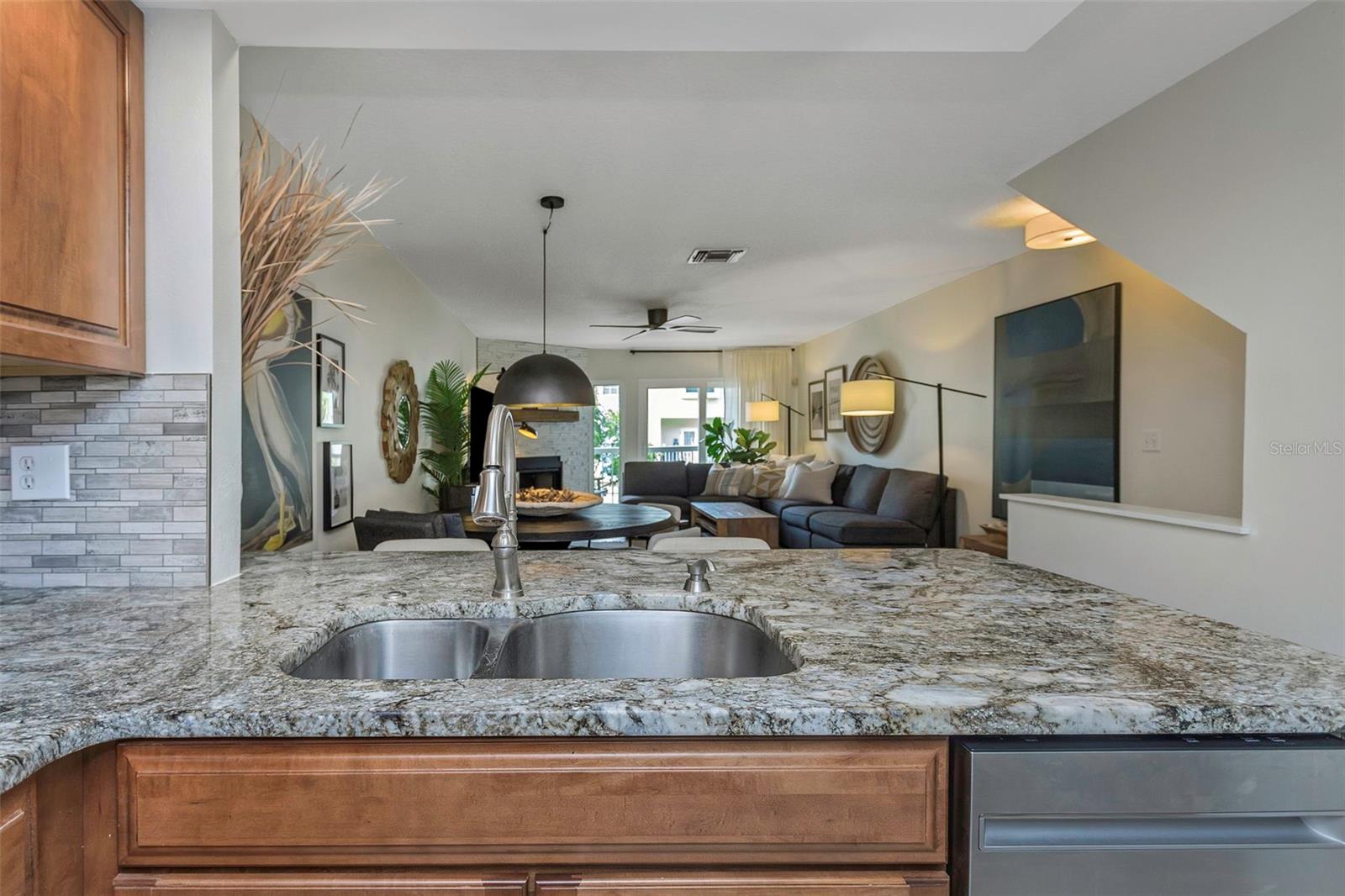 375 MADEIRA CIR, ST PETERSBURG, FL, 33715