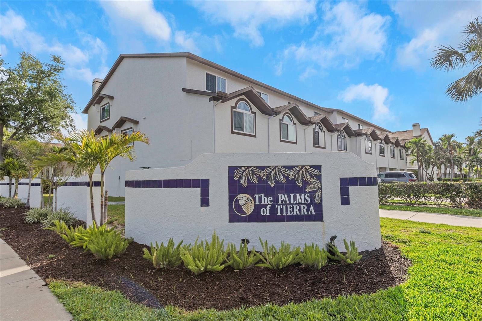 375 MADEIRA CIR, ST PETERSBURG, FL, 33715