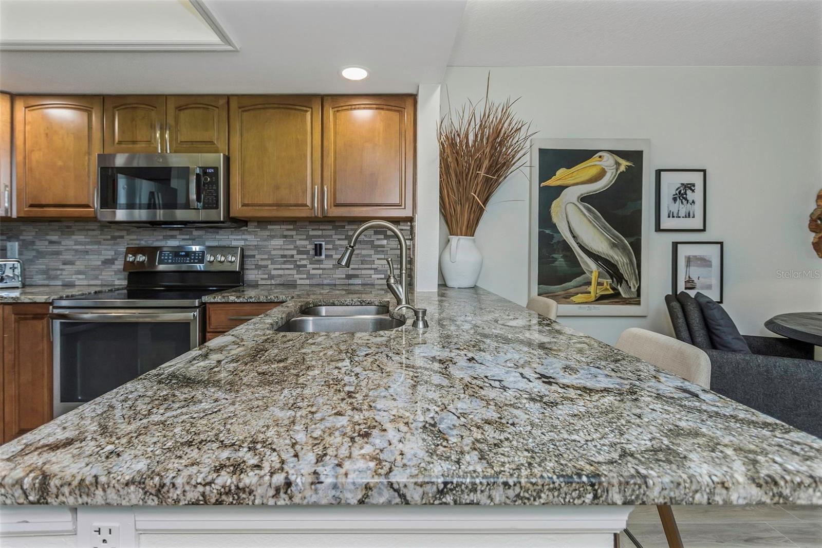 375 MADEIRA CIR, ST PETERSBURG, FL, 33715